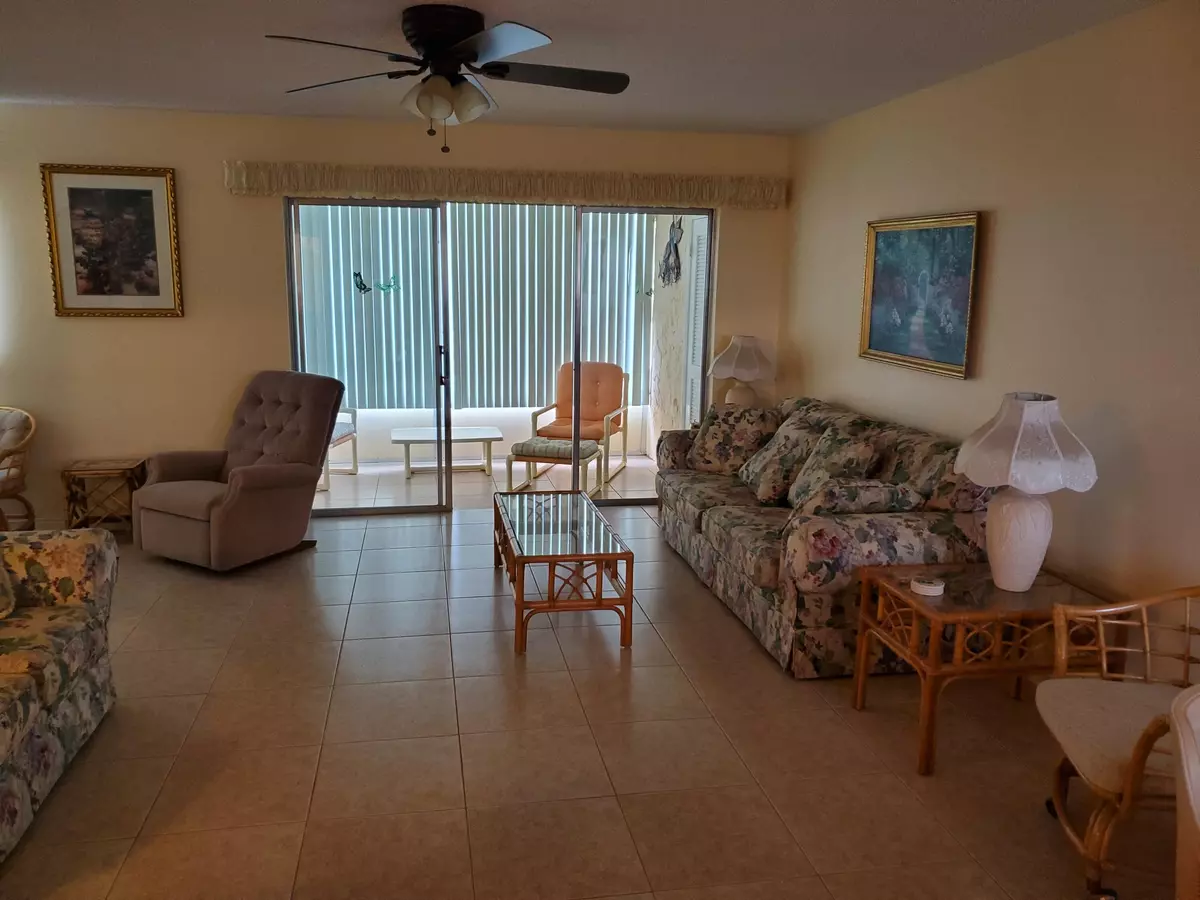 Palm Springs, FL 33461,709 Lori DR 301