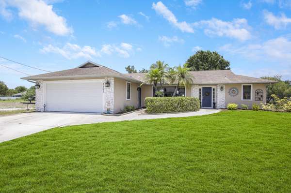 2567 SW Chestnut LN, Port Saint Lucie, FL 34953