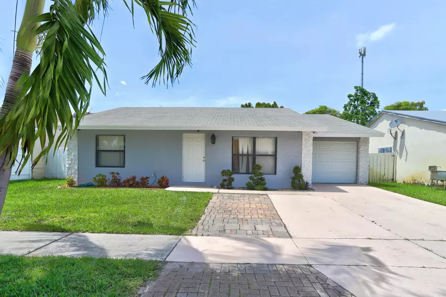 5964 N Triphammer RD, Lake Worth, FL 33463