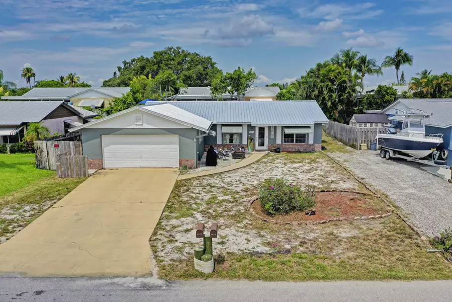 8972 SE Sandridge AVE, Hobe Sound, FL 33455