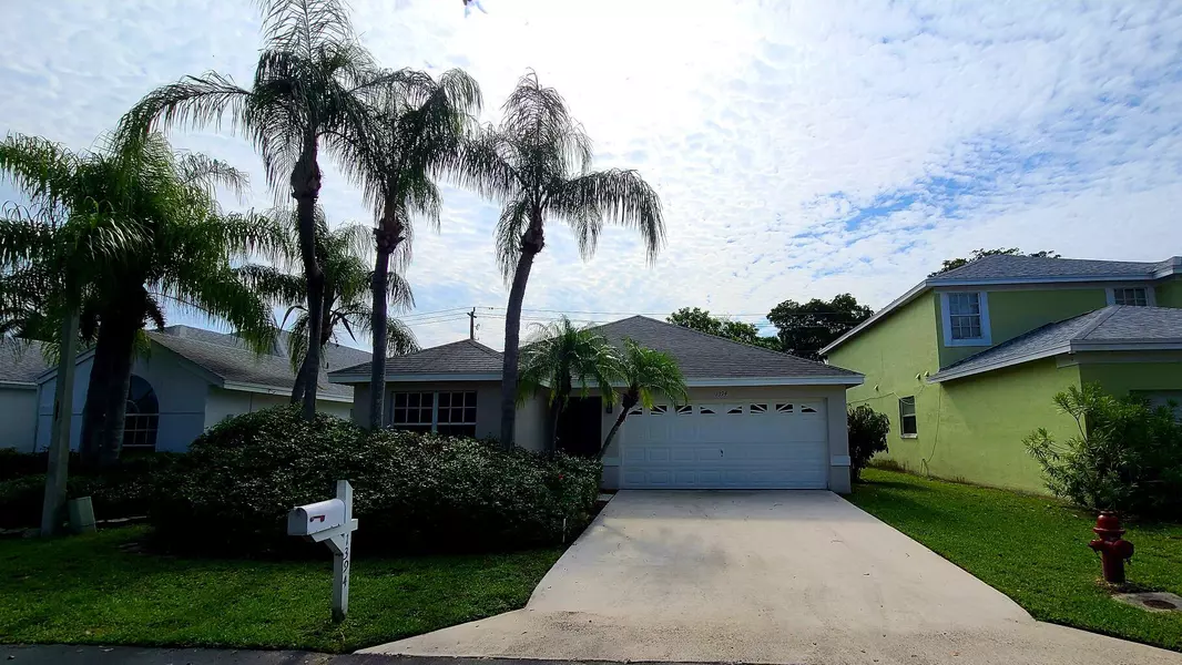 1394 E Fairfax CIR, Boynton Beach, FL 33436