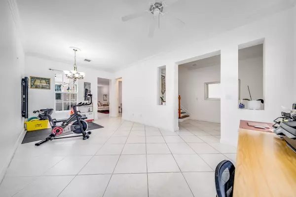 Boca Raton, FL 33487,8304 NW 7th CT