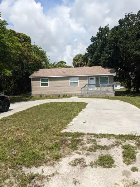 2405 N 44th ST, Fort Pierce, FL 34946