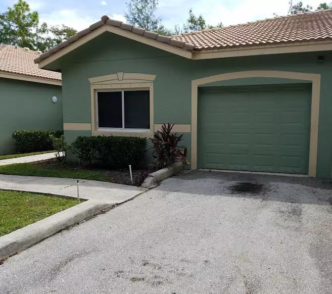 Royal Palm Beach, FL 33411,220 Crestwood CIR 103