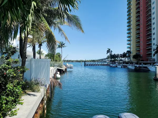 Riviera Beach, FL 33404,330 Wilma CIR