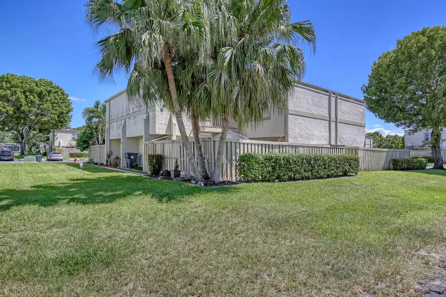 12178 N Regal CT, Wellington, FL 33414