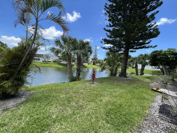 West Palm Beach, FL 33417,186 Somerset J