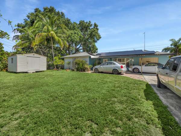 4689 Sunset LN,  West Palm Beach,  FL 33415