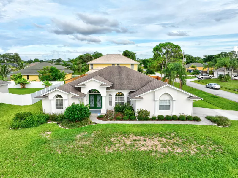 1887 SW Hilola LN, Port Saint Lucie, FL 34953