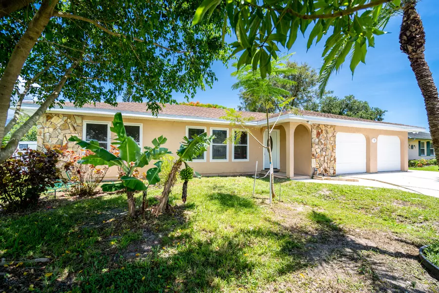 121 NE Dominican TER, Port Saint Lucie, FL 34983