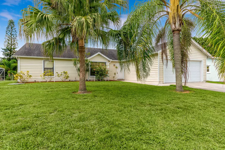 1174 SE Petunia AVE, Port Saint Lucie, FL 34952