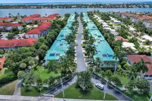 Hypoluxo, FL 33462,116 Barefoot CV