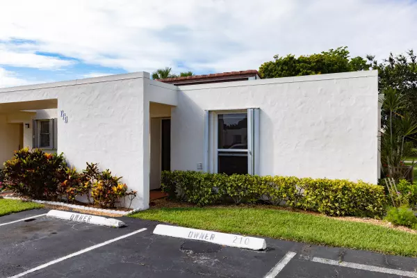 2561 Boundbrook BLVD 111, West Palm Beach, FL 33406