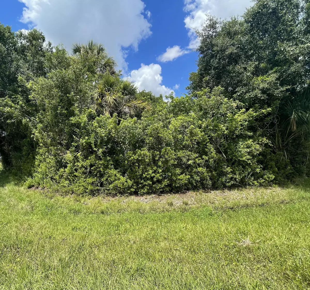 Port Charlotte, FL 33954,22141 Landis AVE