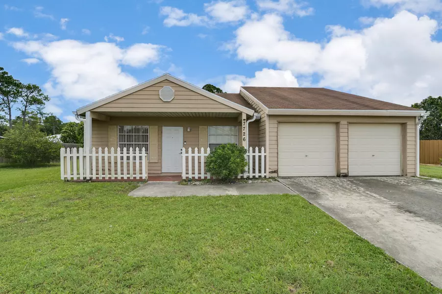 7726 E Blairwood CIR, Lake Worth, FL 33467