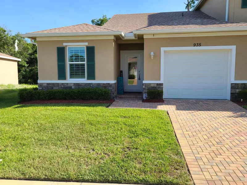 935 NE Trailside Run, Port Saint Lucie, FL 34983