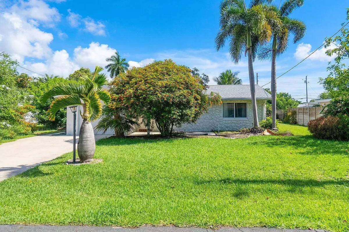 Boynton Beach, FL 33426,1004 Coral CT