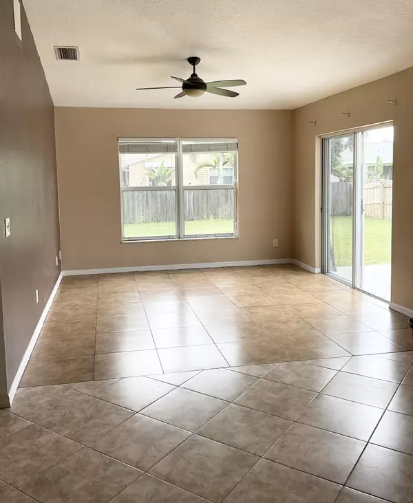 Port Saint Lucie, FL 34984,137 SW Thornhill DR