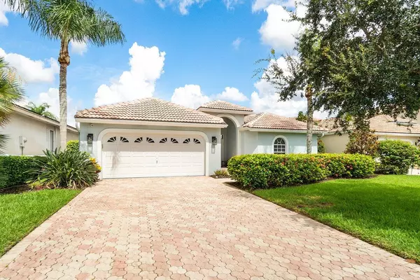 8231 Bob O Link DR, Palm Beach Gardens, FL 33412