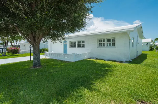 Boynton Beach, FL 33426,1003 Siesta AVE