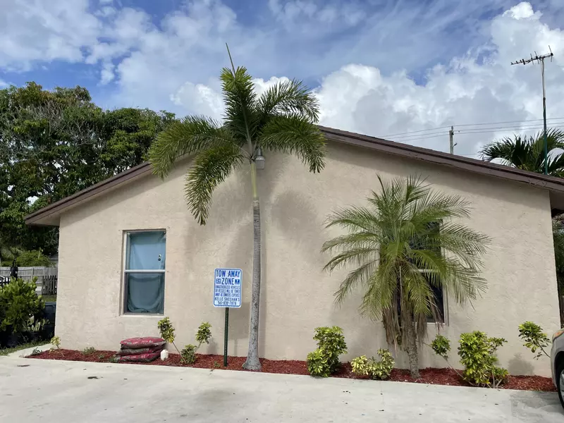 929 S Pine ST, Lake Worth, FL 33463