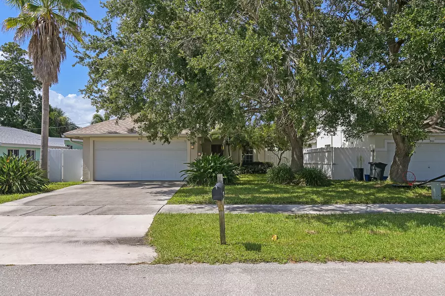 903 W Hawie ST, Jupiter, FL 33458