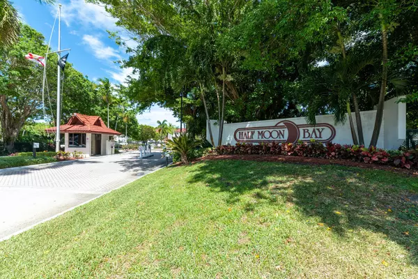 Hypoluxo, FL 33462,102 Half Moon CIR B1