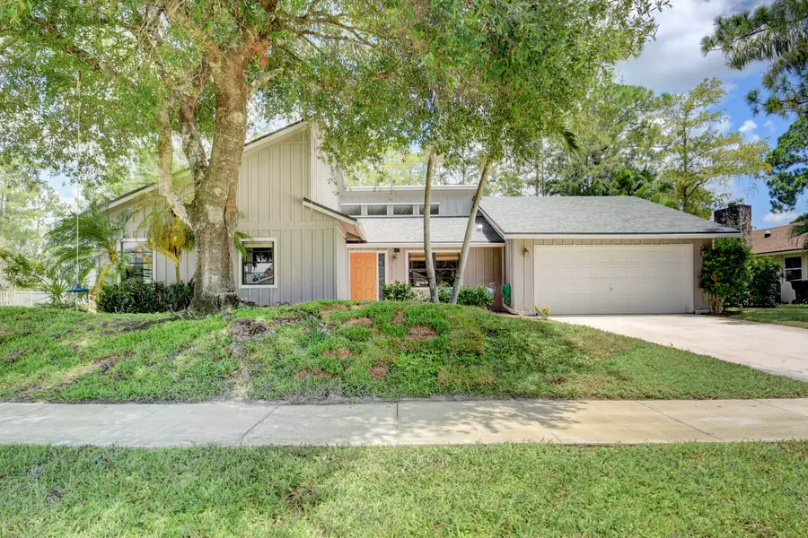 822 Daffodil DR, Wellington, FL 33414