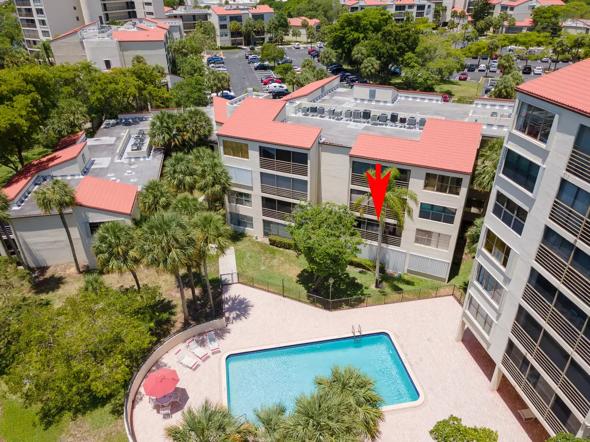 Pompano Beach, FL 33069,2306 S Cypress Bend DR 219