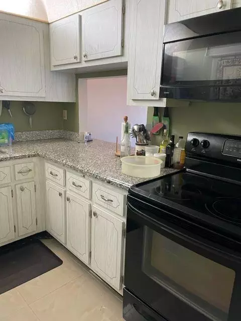 Lake Worth, FL 33461,2616 N Garden DR 112