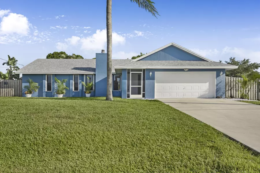 862 SE Atlantus AVE, Port Saint Lucie, FL 34983