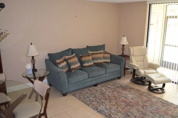 Delray Beach, FL 33484,5220 Las Verdes CIR 103