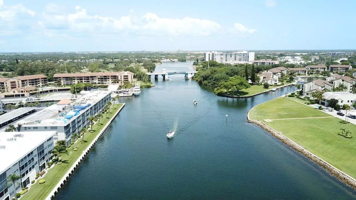 North Palm Beach, FL 33408,20 Yacht Club DR 201