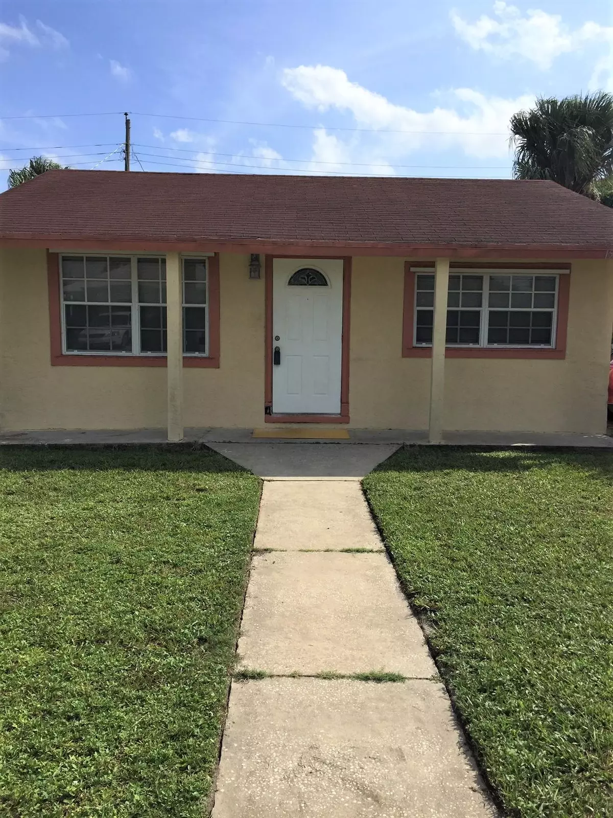 Riviera Beach, FL 33404,1573 W 17th ST