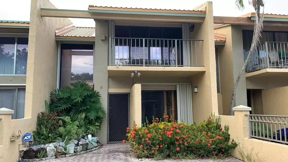 Plantation, FL 33324,760 E Coco Plum CIR #5