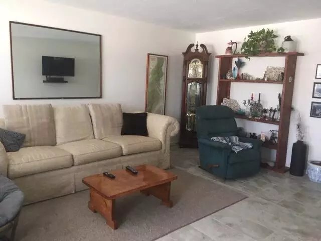 37 Hastings C, West Palm Beach, FL 33417