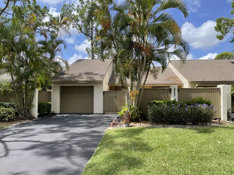 253 Wood Dale DR, Wellington, FL 33414