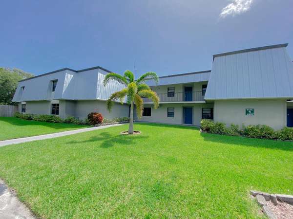 2516 S 19th ST 204,  Fort Pierce,  FL 34982