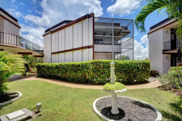 Royal Palm Beach, FL 33411,6 Greenway Village N 106