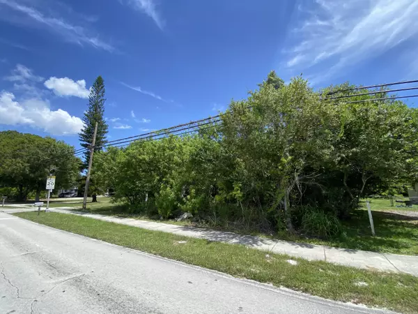 Fort Pierce, FL 34947,1706 Angle RD