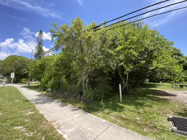 Fort Pierce, FL 34947,1706 Angle RD