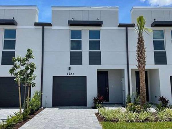 1764 Lindley, West Palm Beach, FL 33407