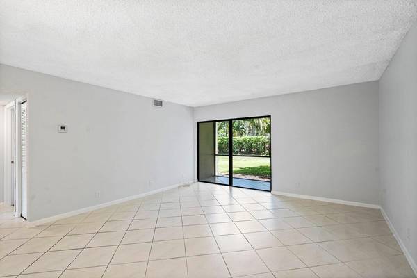 Boca Raton, FL 33487,150 NW 70th ST 104