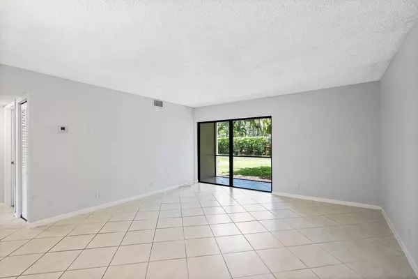 Boca Raton, FL 33487,150 NW 70th ST 104