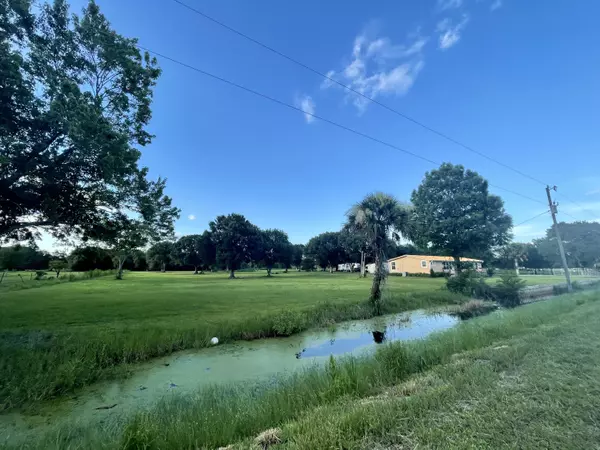 Okeechobee, FL 34972,939 NW 110th ST