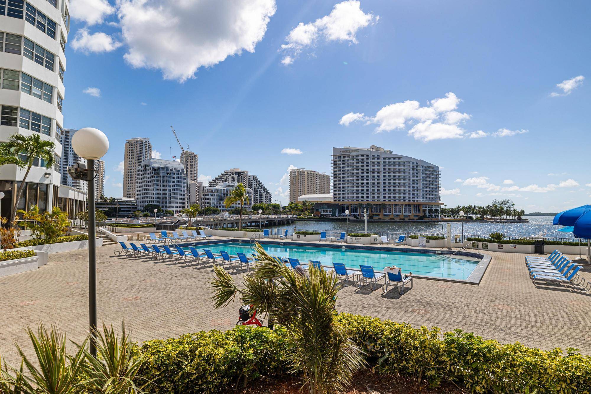 Miami, FL 33131,905 Brickell Bay DR 1821