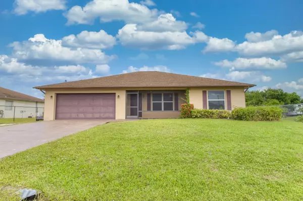 3233 SW Hickenlooper ST, Port Saint Lucie, FL 34983