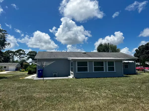 Sebastian, FL 32958,152 Caprona ST