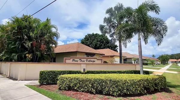 10203 N Greentrail DR, Boynton Beach, FL 33436