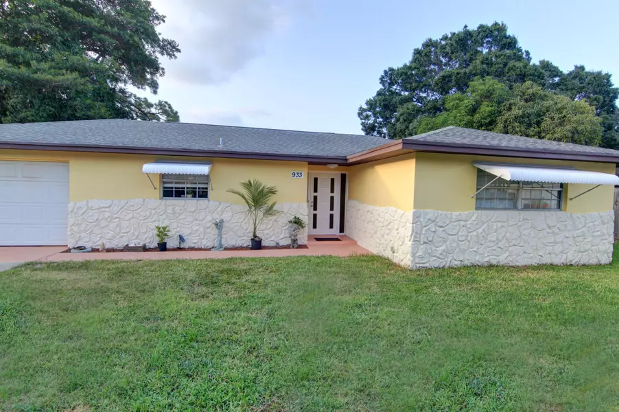 933 NW 12th TER, Stuart, FL 34994